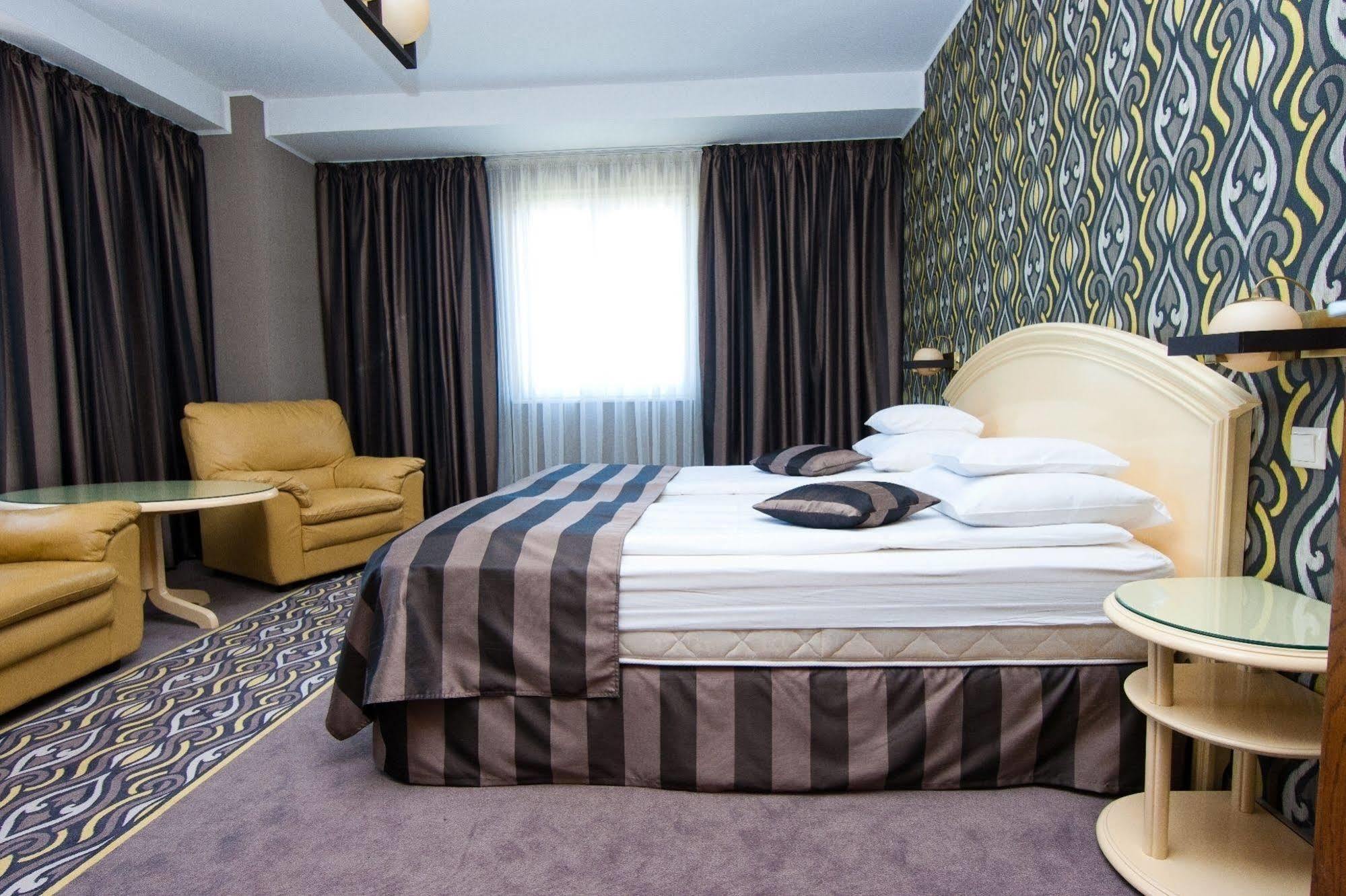 Hotel Onix Cluj-Napoca Extérieur photo